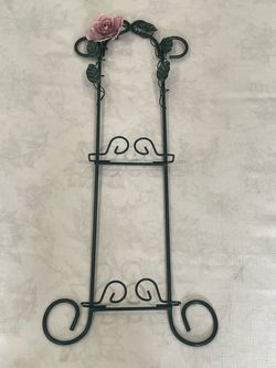 Decorative wrought iron plate stand with rose and leaf embellishments. 24.5” Tall