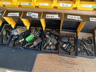 Lot of keys and key food and locksmithing stuff