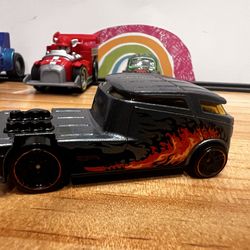 HOTWHEELS 2013 QOMBI RACE TRUCK WITH FLAMES