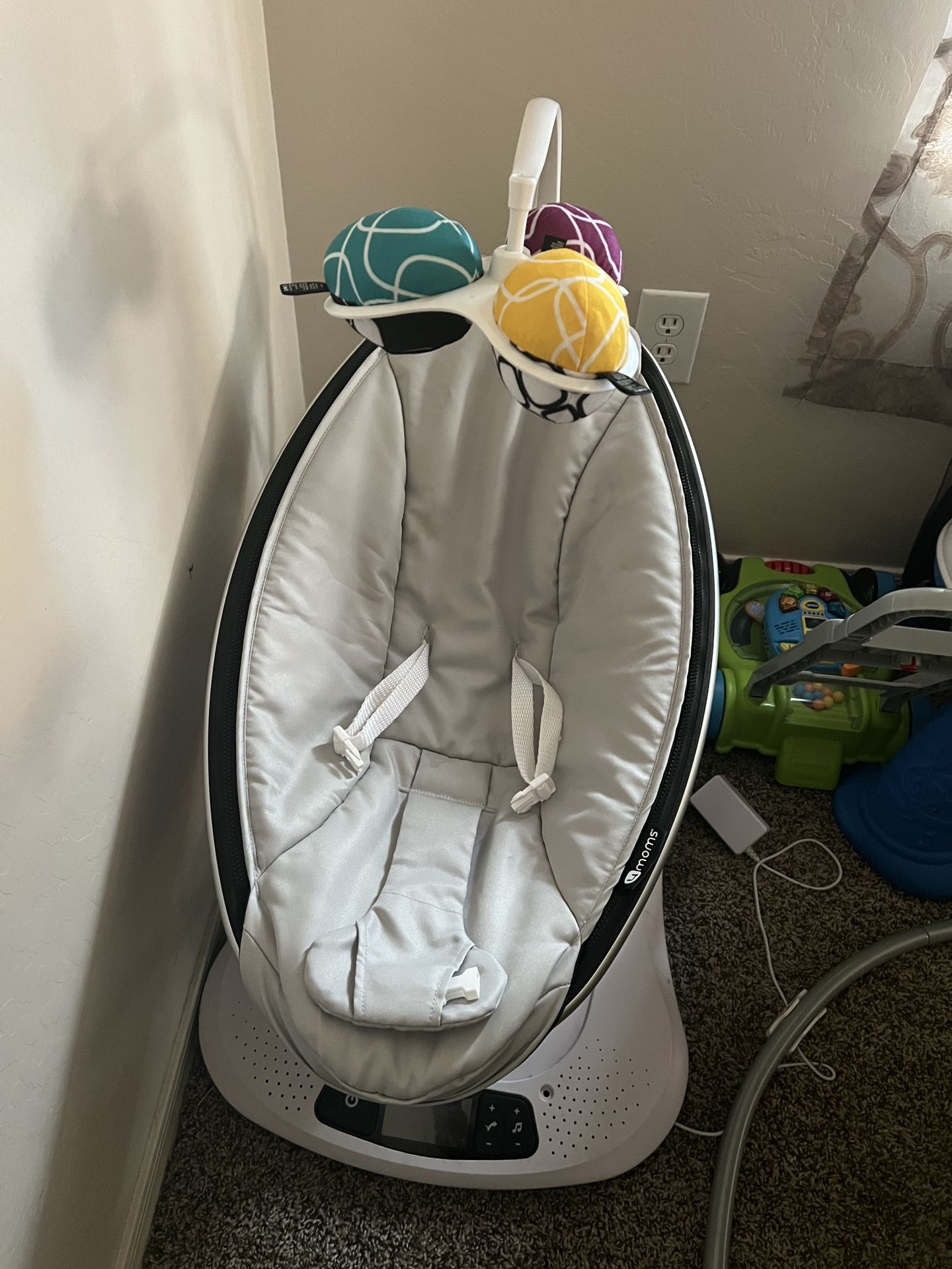 Mamaroo 4 Moms Baby Swing