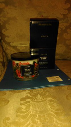 Avon 3 wick candle holiday cheer