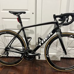 Trek Madone 5.2 56cm 2013 with tons of extras - road bike - $1,300 (Houston)