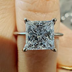 Beautiful 2 carat solitaire diamond ring