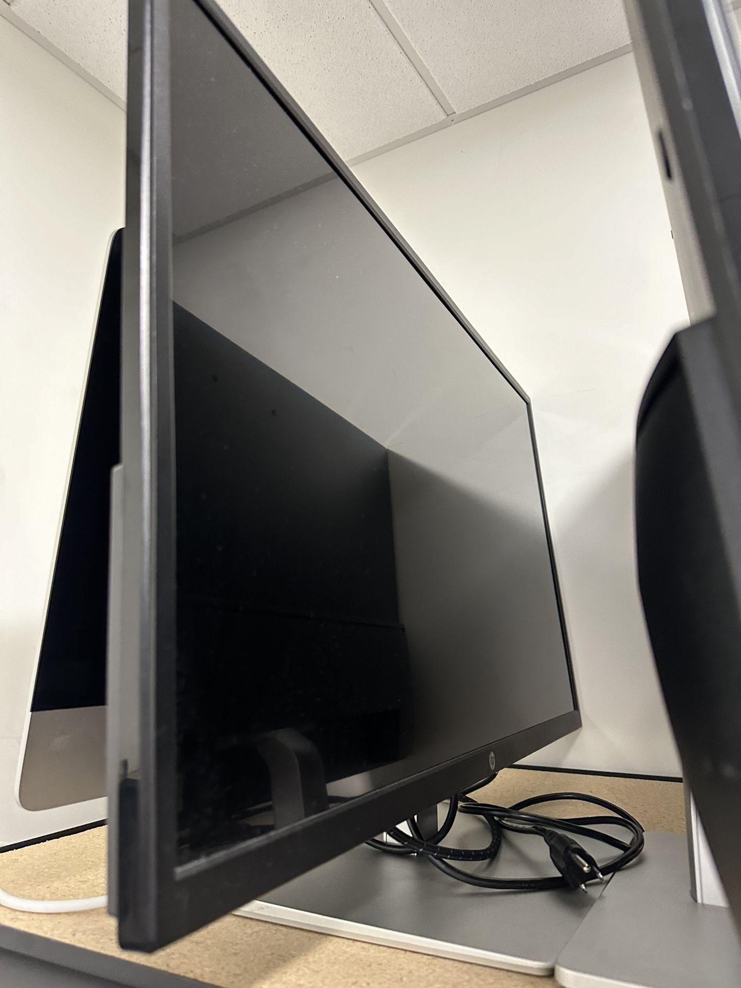 HP 32” Computer Monitors Screens 