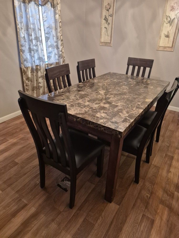 Dining room table and 6 chairs