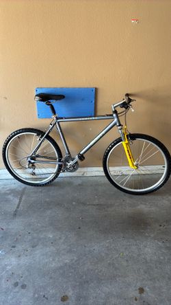 Mountain Bike—Scott Vantage M15