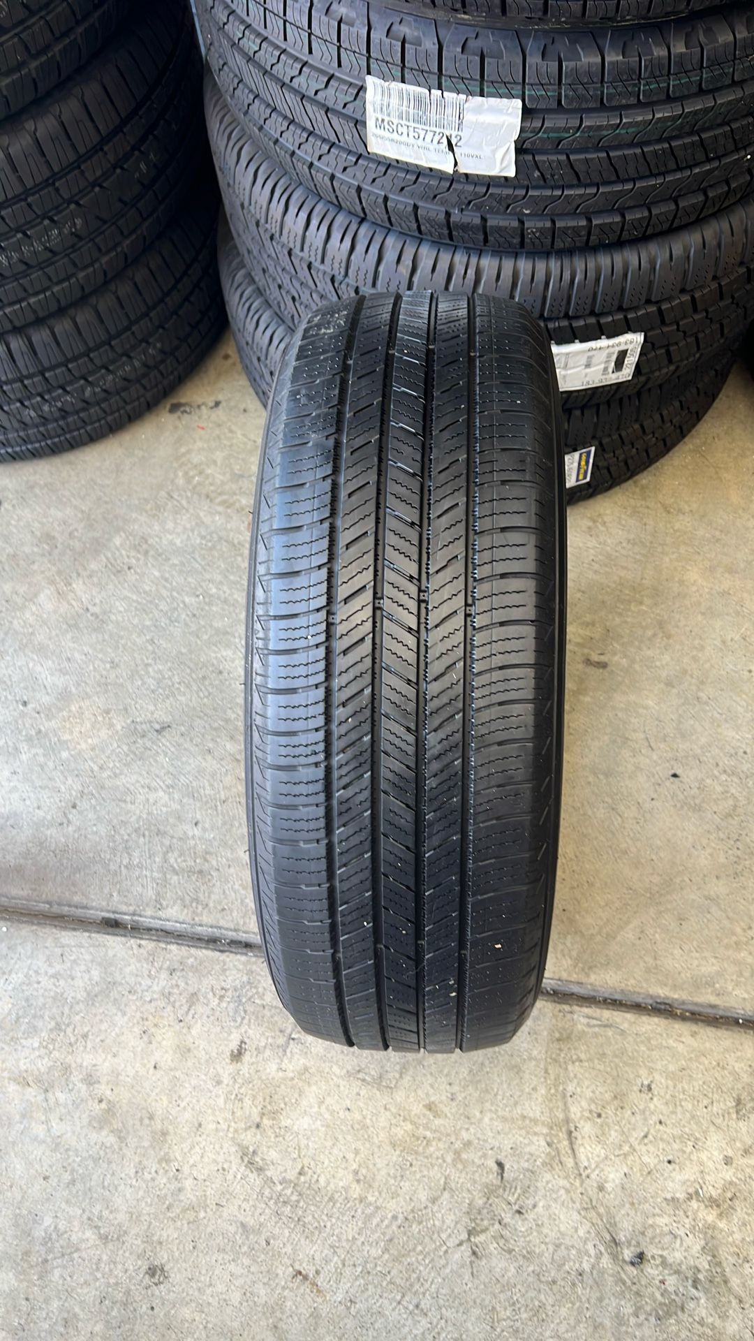 235 60 18 Kumho Solus TA51a