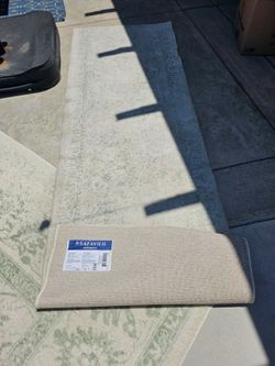 Salaries carpet runner
