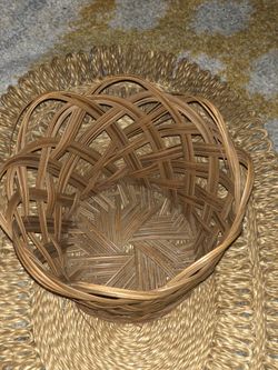 Weaved wicker planter basket