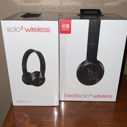 Pair Of Beats Solo 3 Wireless 
