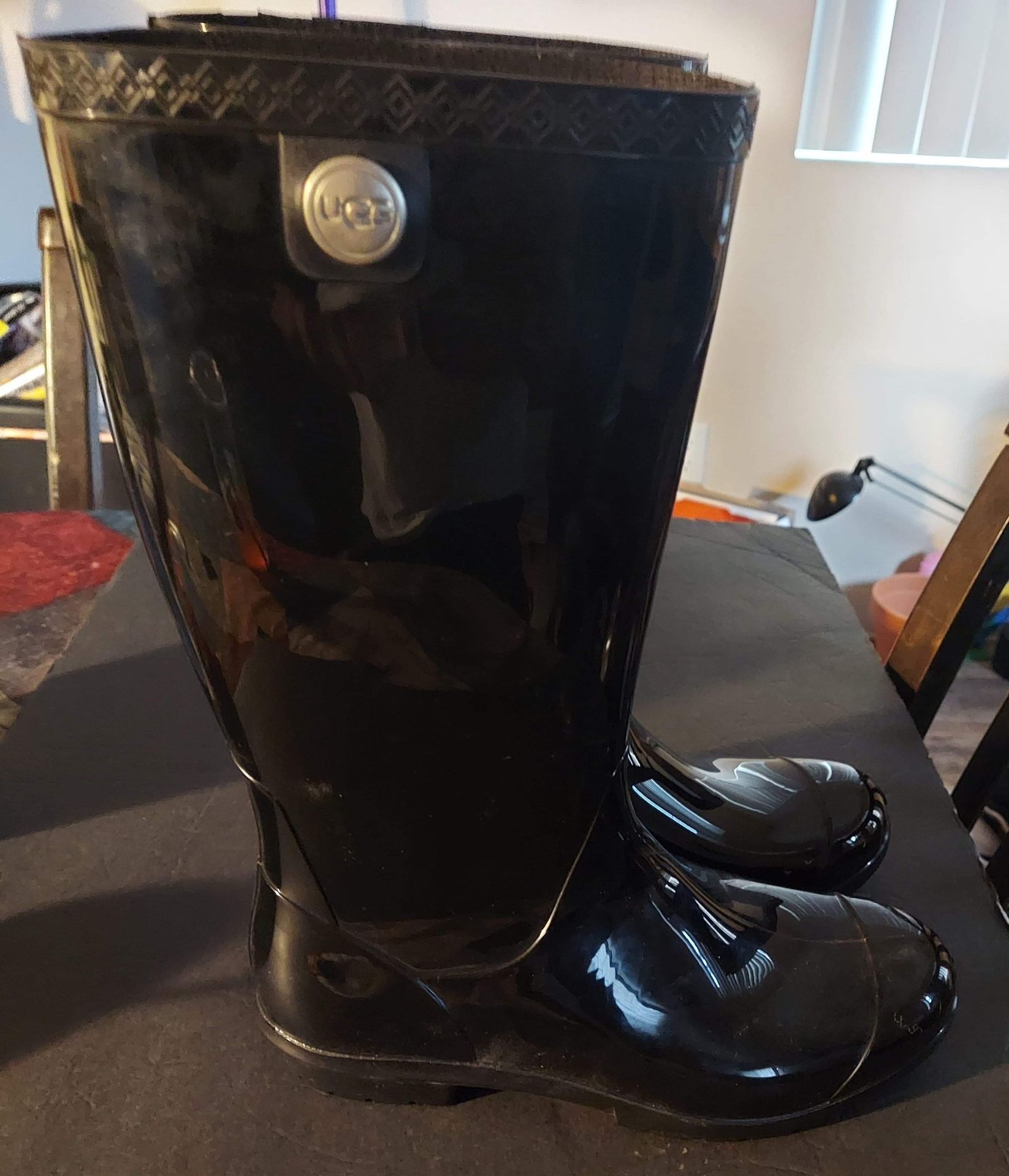 UGG Shaye Black Glossy Rubber Pull On Waterproof Rain Boots Women’s Size 9
