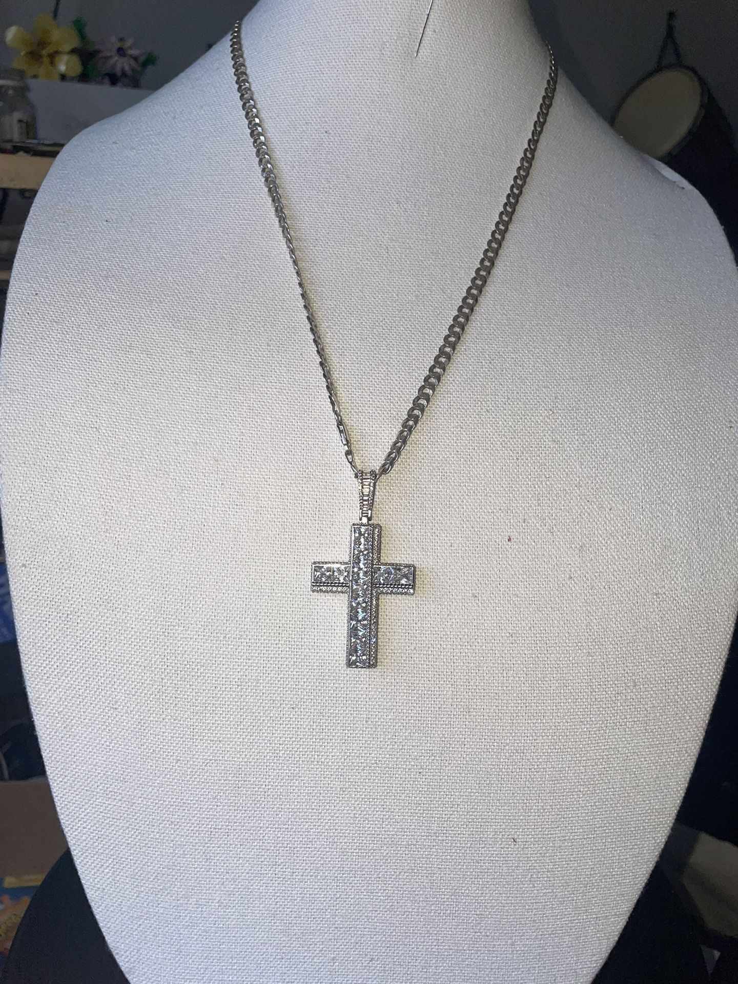 925 Silver And Diamond Cross Pendant And Chain