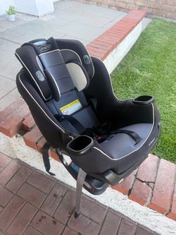 Graco Extend2Fit Convertible Car Seat – Clean & Good Condition