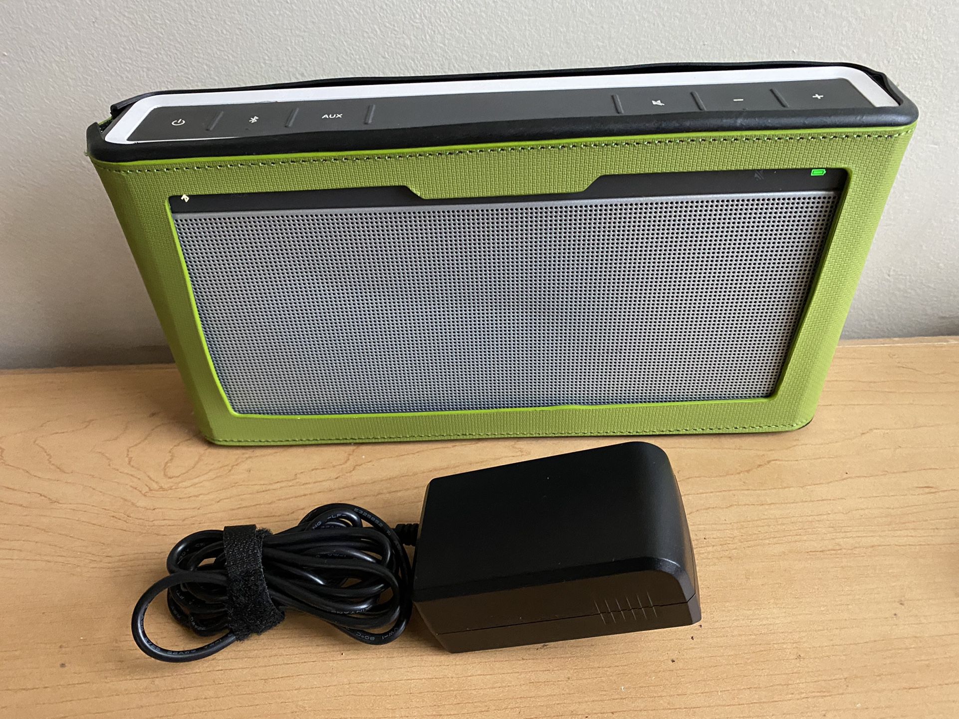 Bose Sound link Bluetooth Speaker III (READ )