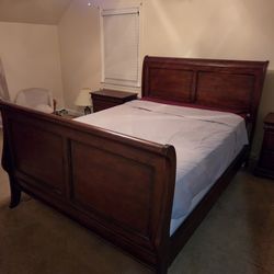 5 Piece Cherry Wood Queen Bedroom Set