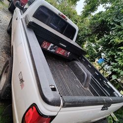 I am putting my Mazda truck up for sale; it has a dent on the passenger side. Price is 1,550 (negotiable).