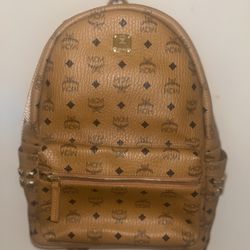 Mcm stark side studs backpack visetos