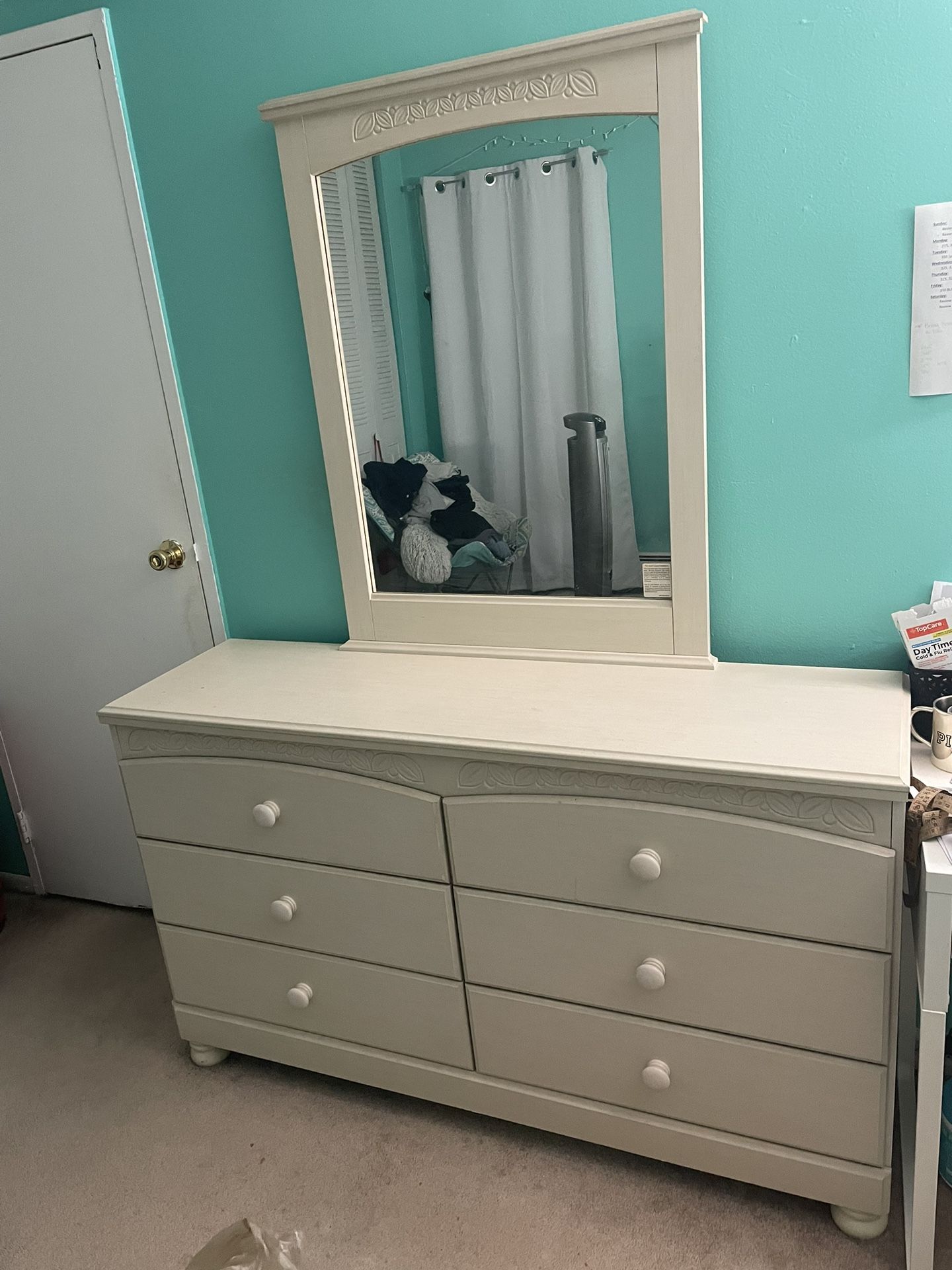 Ashley Furniture Signature Design - Cottage Retreat Dresser - 6 Drawers - Casual Styling - Cream Cottage