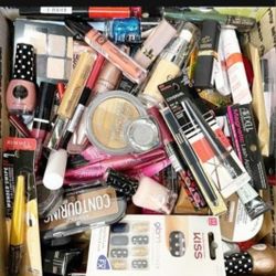 Wholesale Makeup And Beauty Tools lot