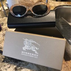 Burberry Sunny. New.All Accessories.