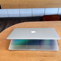 Apple MacBook Pro 15” Retina I7/16GB/500GB SSD $300