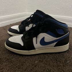 Air Jordan 1 Mid 'Racer Blue'