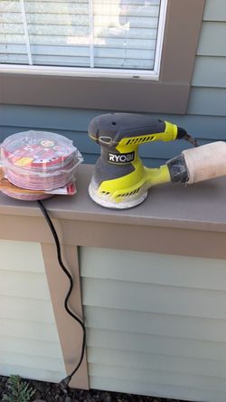 Ryobi Random Orbit Sander with Sanding Discs