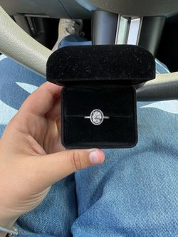 Pandora Oval Sparkling Halo Ring – Sterling Silver – Worn Once