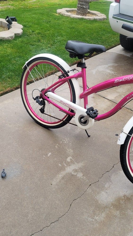 Women 26" 7 Speed Beach Cruiser Has New Seat And New Pedals In Excellent Condition Firm Price