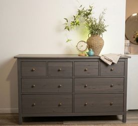 ✨ Newly Refinished 8-Drawer Dresser – Like New Condition ✨
