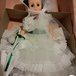 Madame Alexander - Scarlett Series Doll