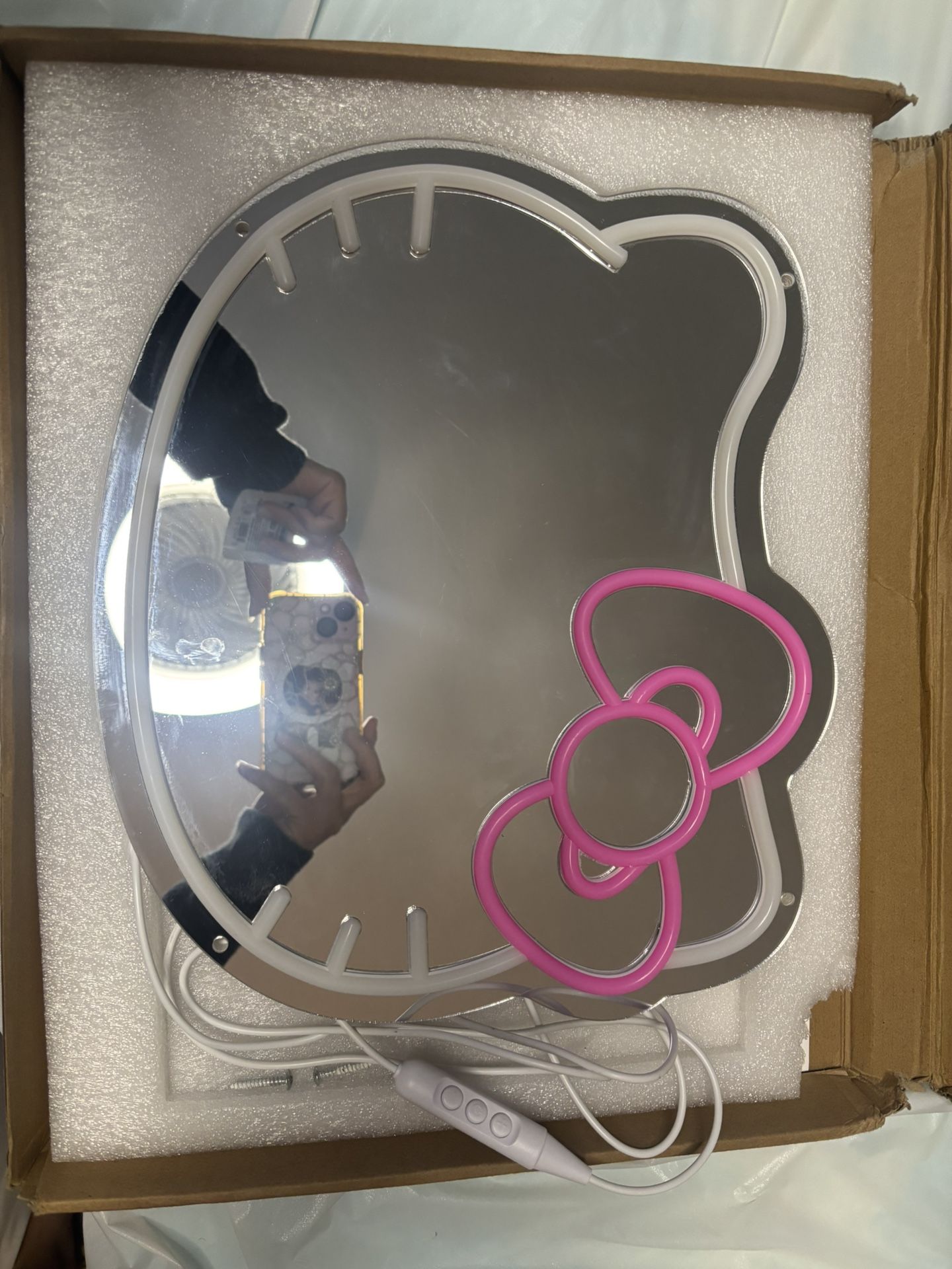 New Hello Kitty Mirror With Lights, Crosstimbers & 59 Area Price Is Firm!