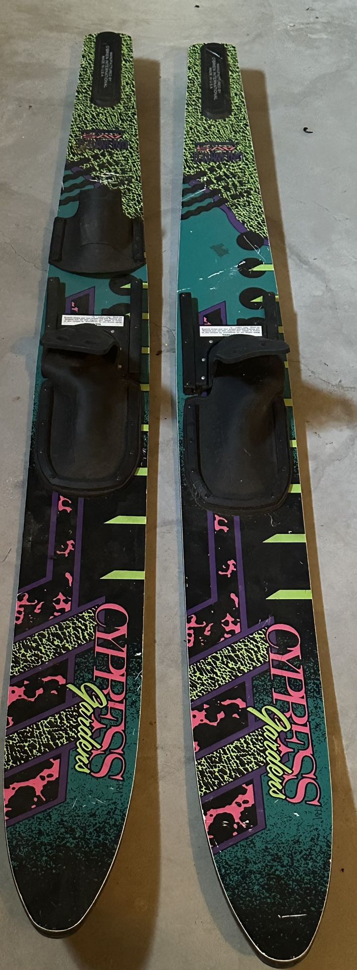 Water Skis - (GREAT CONDITION)