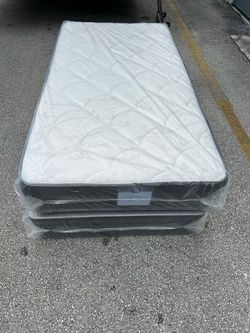 NEW MATTRESS TWIN SIZE PLUSH WITH BOX SPRING