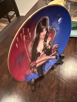 Elvira plate