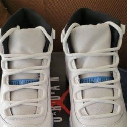 Jordan 11 Legend Blue size 9 Or 10 (NO TRADES)