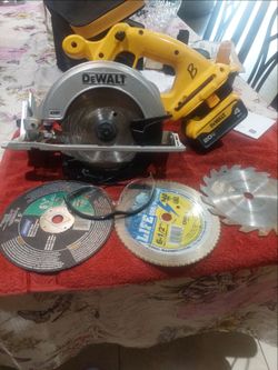 Dewalt circular saw perfect condicion 105 .00