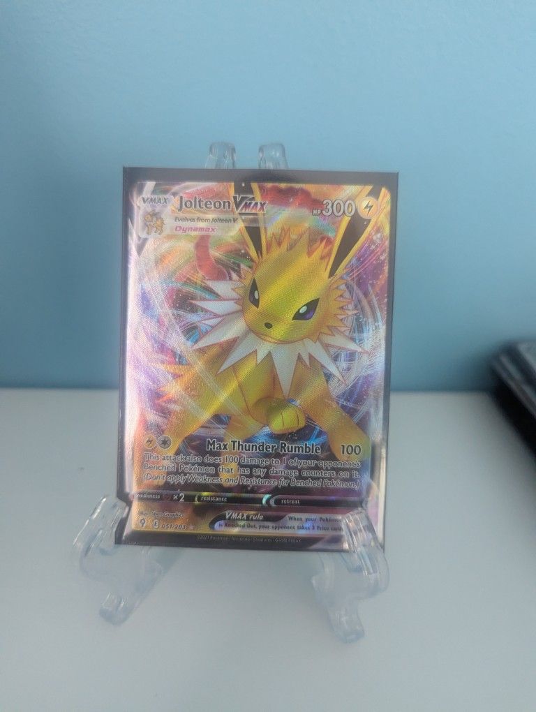 Jolteon v max Pokemon card