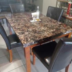Dinning Table  / Mesa De Comedor 