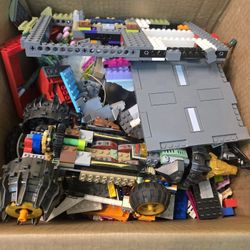 13.8lbs Of Legos With Possible Sets and Minifigs