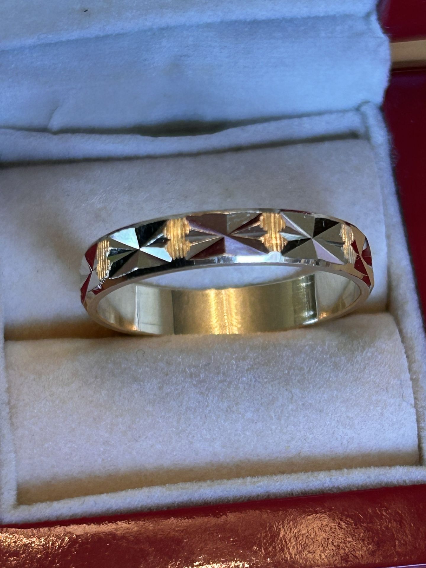 14K Solid Gold Wedding Ring. Size 9.