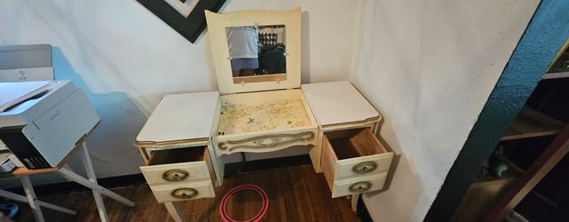 Vintage Vanity Dressing Table with Mirror