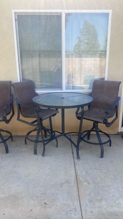 Outdoor Patio table and chairs (patio/backyard)