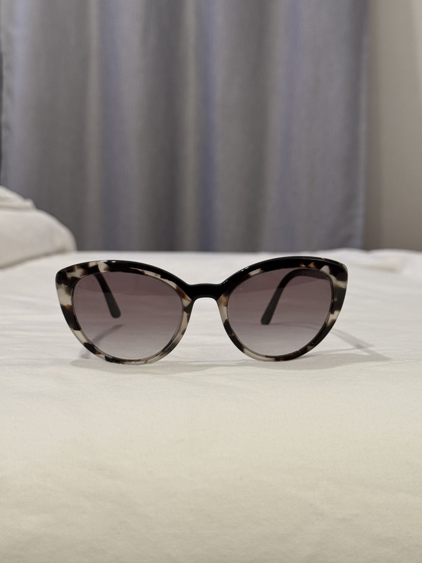 Prada cat-eye Sunglasses with tortoise shell frame