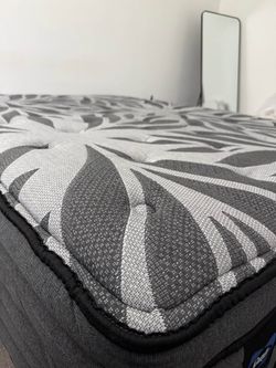 Queen Sealy Posturepedic Plus Mattress + Ergomotion Adjustable Power Base