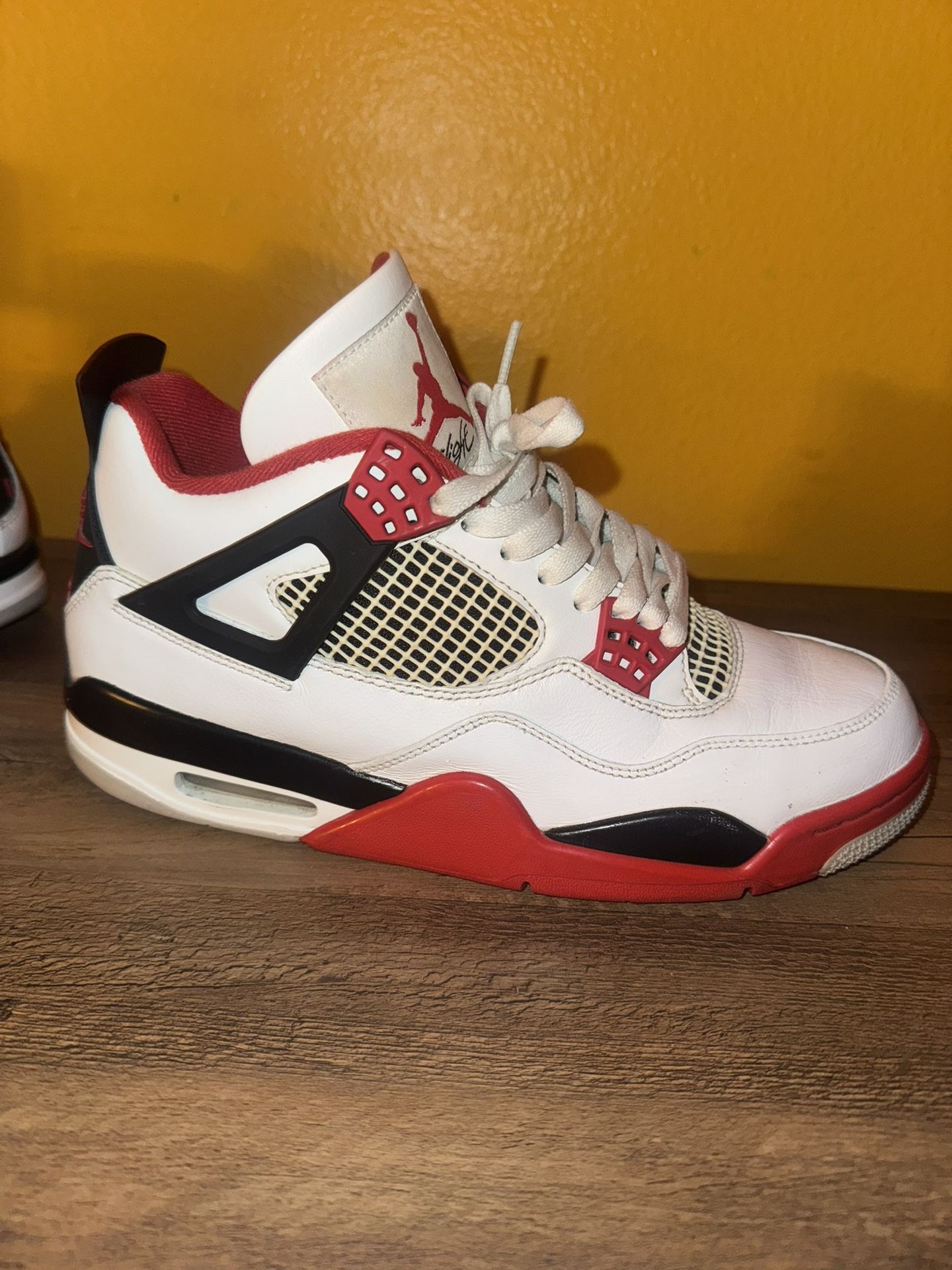 Jordan 4 Fire Red 