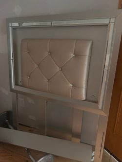 Twin bed free