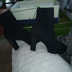 DKNY Stylish Boots