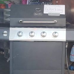 4 burners gas grill