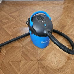 2.5 Wet/Dry Vacuum by Vacmaster